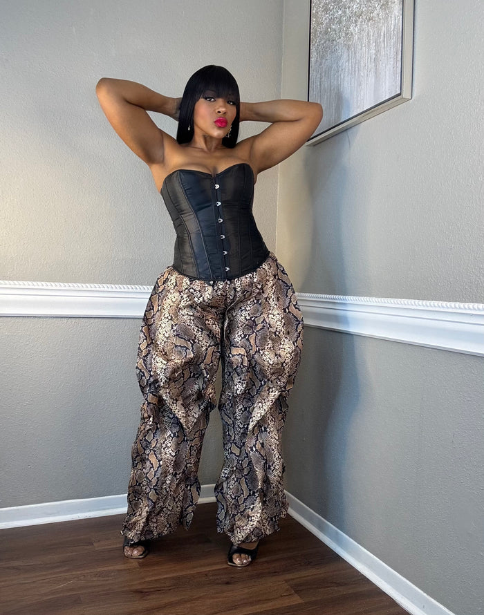 The Snatched Waist Corset in Black